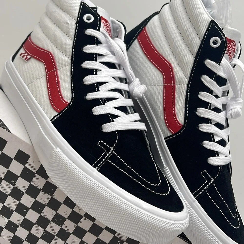 Vans Men’s Skate Sk8-Hi
Athletic Black/Red
VN0A5FCC458 Sneakers - Picture 7 of 16